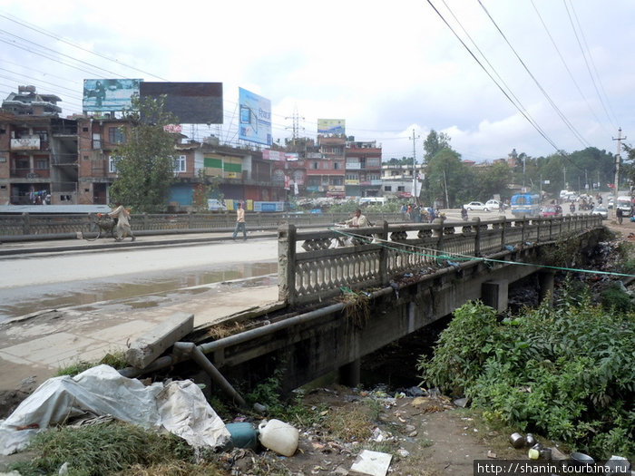 Мост через реку Багмати Катманду, Непал
