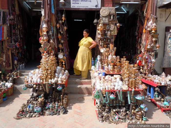 Сувенирный магазин у ступы Буднатх Катманду, Непал