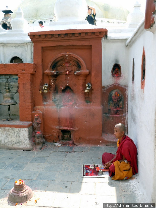 Монах у ступы Катманду, Непал