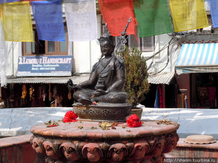 Статуя Будды Авалокитешвары Катманду, Непал