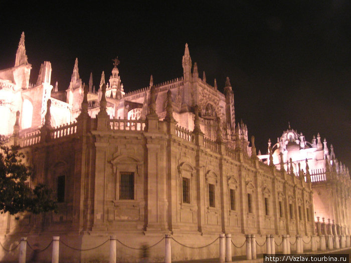 Севильский собор разгоняет ночь Севилья, Испания