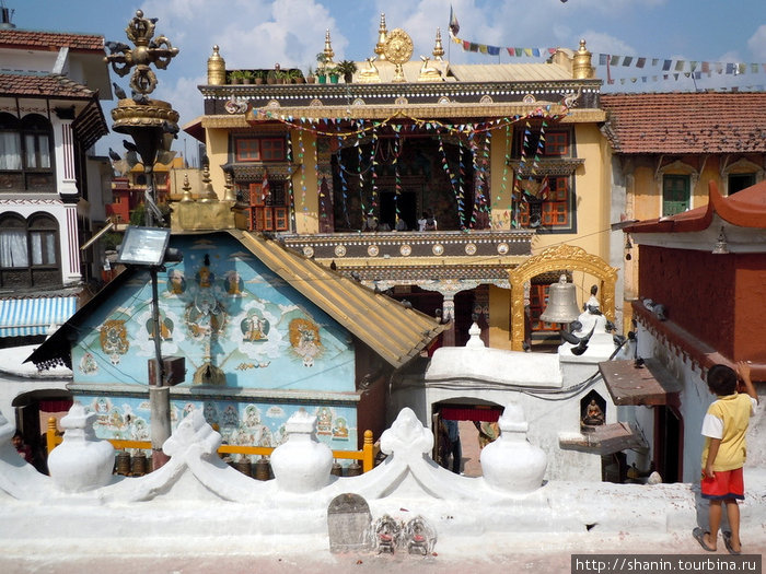 Вид на храм напротив ступы Боднатх Катманду, Непал