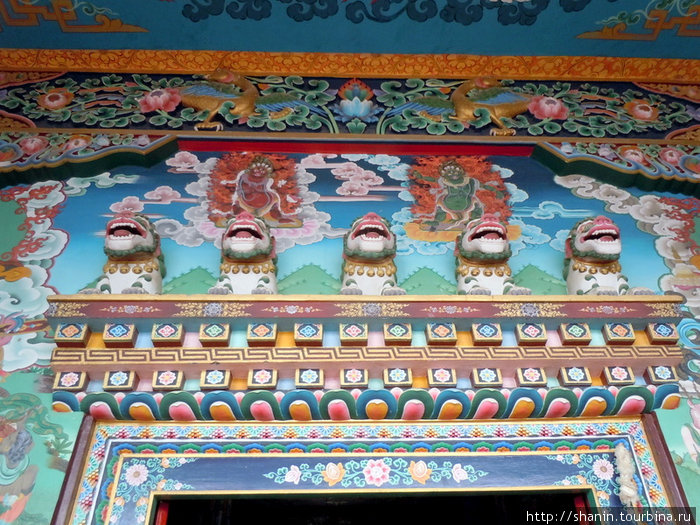 Над дверью храма Катманду, Непал