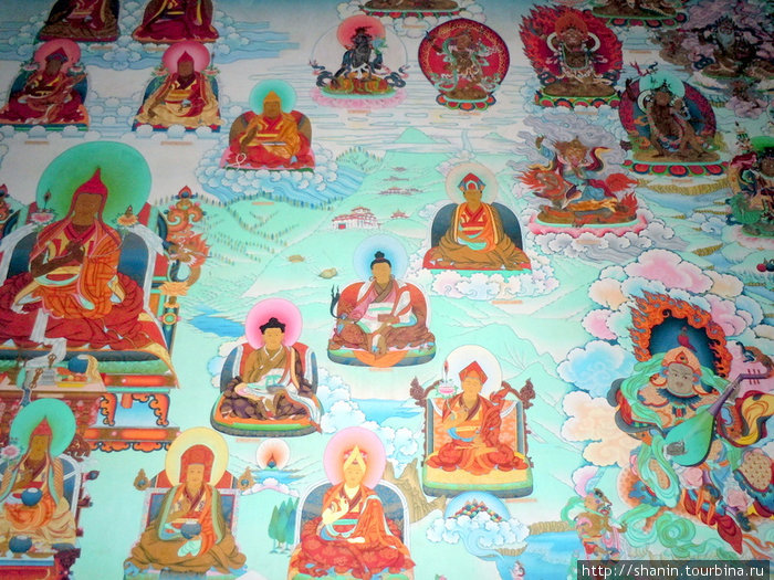 Фреска с Бодхисаттвами на стене храма Катманду, Непал