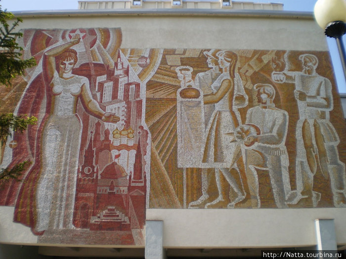 Мозаика на стене Театра Драмы Барнаул, Россия
