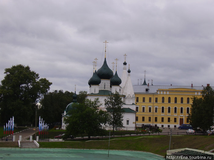 04.09.2010. Сентябрь в Ярославле. Накануне 1000-летия. Церковь Спаса на городу Ярославль, Россия