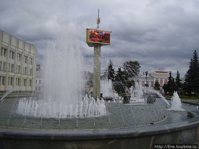 04.09.2010. Сентябрь в Ярославле. Накануне 1000-летия. Фонтан-часы отсчитывает дни до юбилея Ярославль, Россия