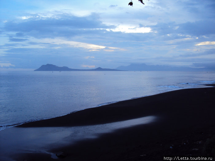 Вечерний пляж Энде, остров Флорес, Индонезия