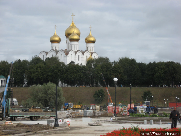 Вид на Успенский собор со Стрелки Ярославль, Россия