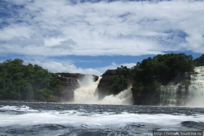 В лагуне Канайма несколько водопадов:   Водопады Салто-Ача,        Салто-Галондрина,  Салто-Укайма      и Салто-Гуадайма. Национальный парк Канайма, Венесуэла