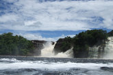 В лагуне Канайма несколько водопадов:   Водопады Салто-Ача,        Салто-Галондрина,  Салто-Укайма      и Салто-Гуадайма.
