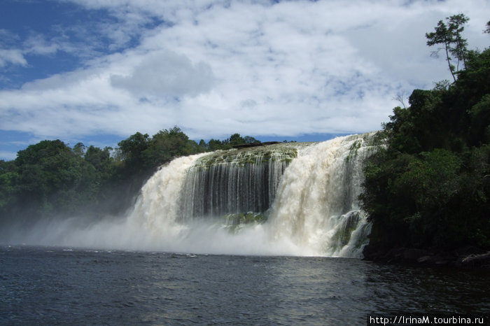 Водопад Салто-Ача Национальный парк Канайма, Венесуэла