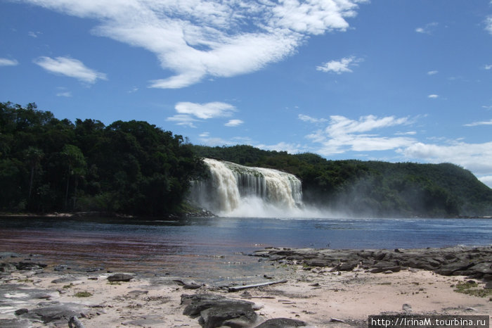 Водопад Салто-Ача Национальный парк Канайма, Венесуэла
