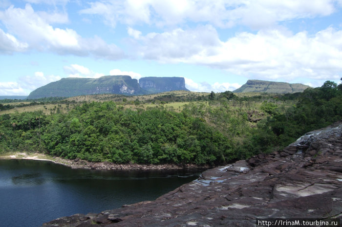 Остров Анатолия. Вид на тепуйи. Национальный парк Канайма, Венесуэла