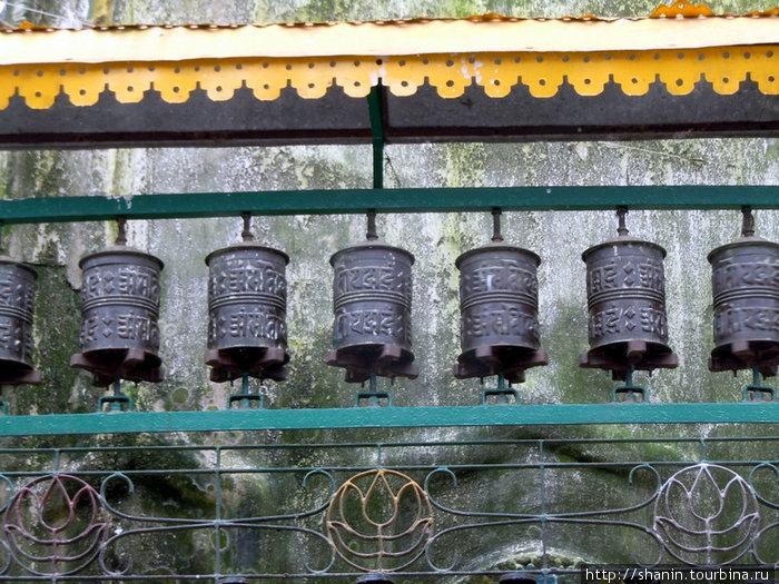 Молитвенные барабаны Катманду, Непал