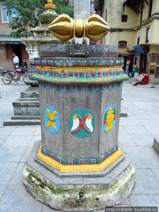 Ваджра на постаменте Катманду, Непал