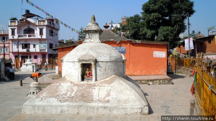 Маленькая белая ступа Катманду, Непал