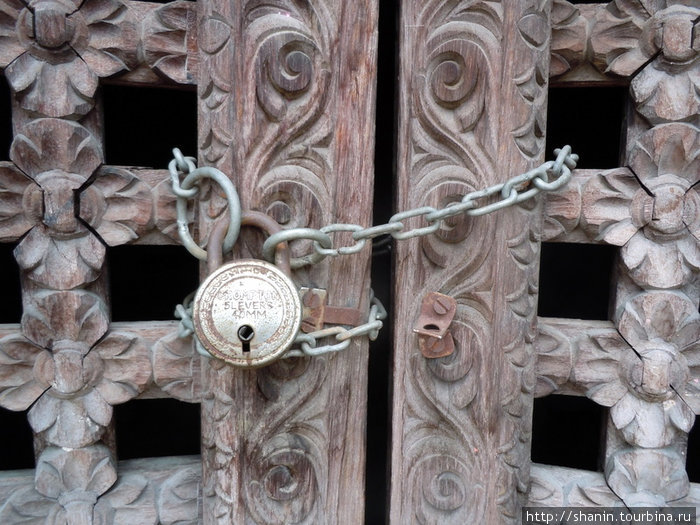 Дверь на замке Катманду, Непал