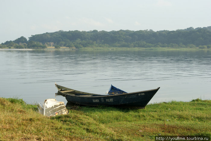 лодка — собственность полиции Острова Сесе, Уганда