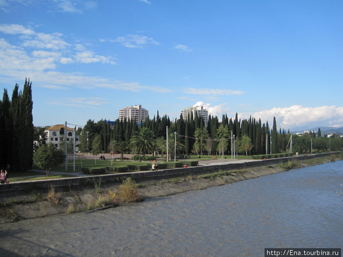 Вид на парк Победы и центр Адлера через Мзымту Адлер, Россия