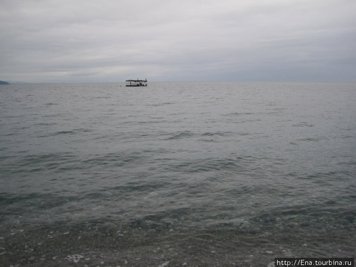 Безлюдное море в Пицунде Адлер, Россия