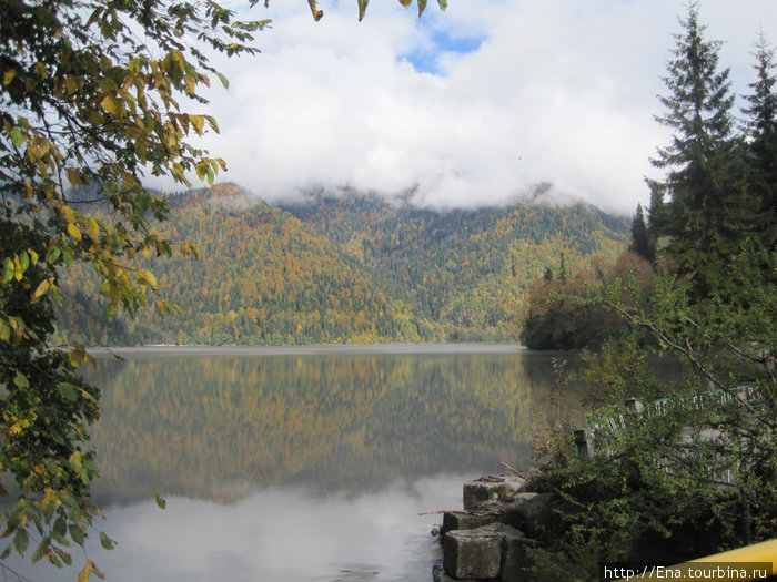 Озеро Рица. Осень в горах Адлер, Россия