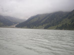 Выше озера перевал Озерный покрытый облачностью.