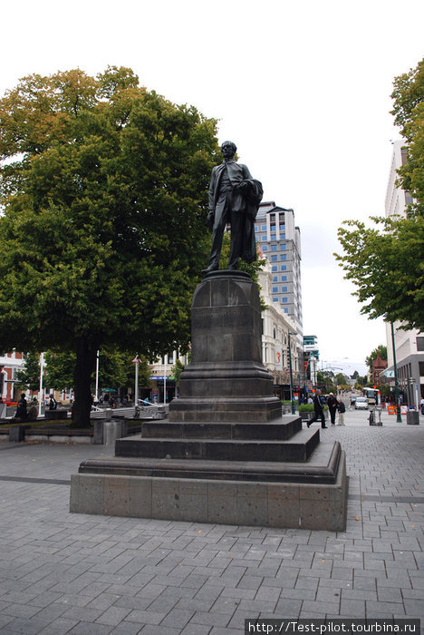 Памятник основателю Крайстчёрча Джону Роберту Годли Новая Зеландия