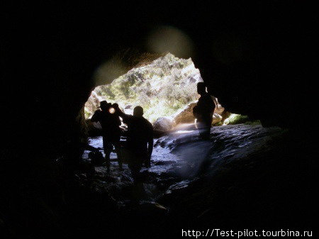 Выход из пещеры. Свет в конце тоннеля Франц-Джозеф, Новая Зеландия