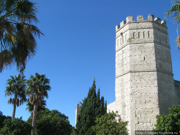 Одна из башен цитадели Херес-де-ла-Фронтера, Испания