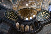 До серед 15в храм был главным патриаршим православным храмом,а после падения Византии   был превращен в мечеть,нему пристроили четыре минарета,а прекрасные мозаики с изображением Девы Марии закрасили