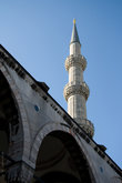 Через 1000 лет после постройки  храма Айя-Софии,в начале 17в,по приказу  султана Ахмета 1 была построена  мечеть,которая должна была превзойти софийский храм по величине и красоте — мечеть Султанахмет