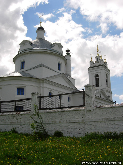 2006 г. Церковь Казанской иконы Божией матери. В 1990 году по ходатайству прихожан села Константинова церковь Казанской иконы Божией Матери возвращена Рязанской епархии. Константиново, Россия