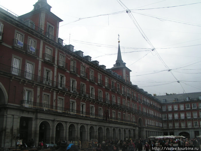 Однотипные постройки налицо Мадрид, Испания