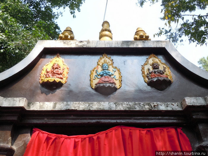 Торжественные ворота индуистского храма Катманду, Непал
