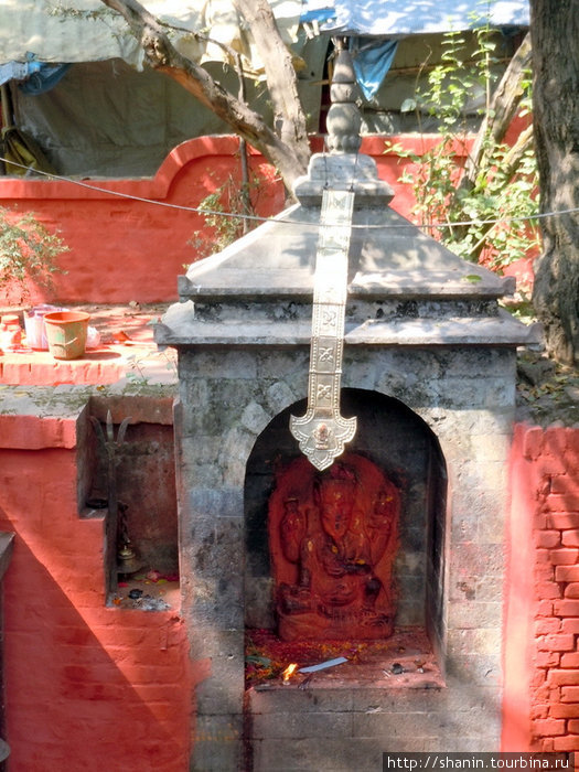 Жертвенник в храме Шивы Катманду, Непал