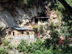 Жилые пещеры