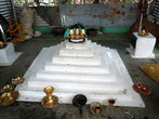 В маленьком храме Шивы
