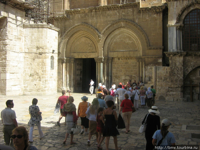 Вход в Храм Гроба Господня. Иерусалим, Израиль