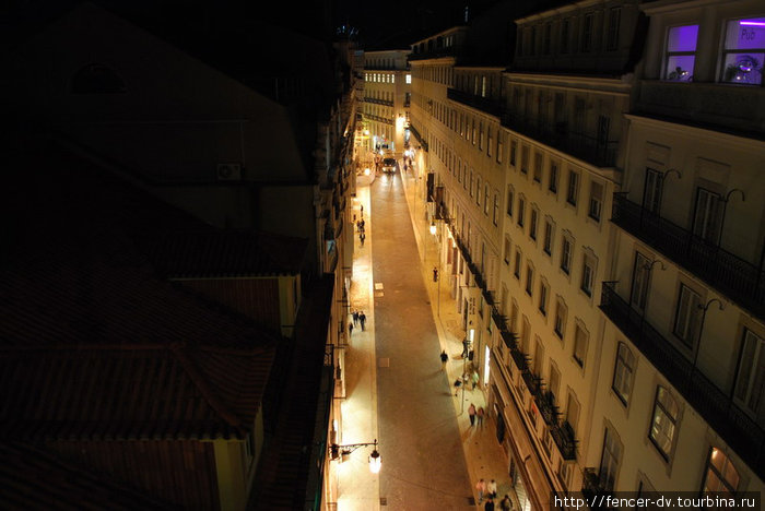 Ночной Лиссабон со смотровой площадки Лиссабон, Португалия