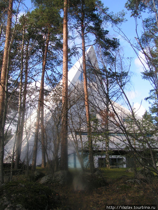 Общий вид на церковь Хювинкяя, Финляндия