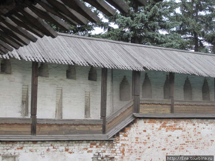 Спасо-Преображенский монастырь (Ярославский музей-заповедник). Крепостные стены Ярославль, Россия