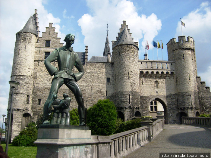 Антверпен – красивейший город, занимающий среди городов Бенилюкса особое место благодаря своим культурным и историческим достопримечательностям. Бельгия