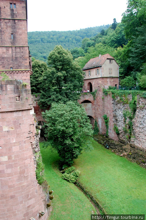 Седые руины хайдельбергского замка в наше время Гейдельберг, Германия