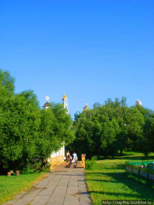 Жаркое лето и поток паломников.ч 2 Сергиев Посад, Россия