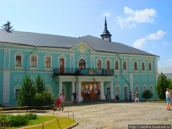 Жаркое лето и поток паломников.ч 2 Сергиев Посад, Россия