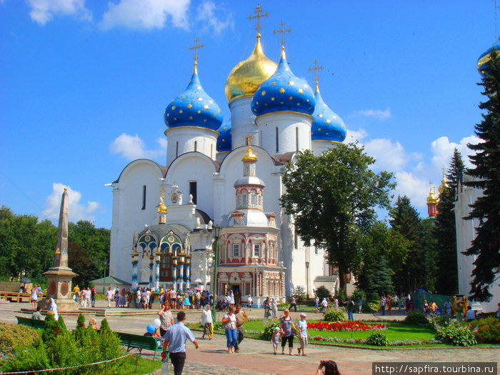 Жаркое лето и поток паломников.ч 2 Сергиев Посад, Россия