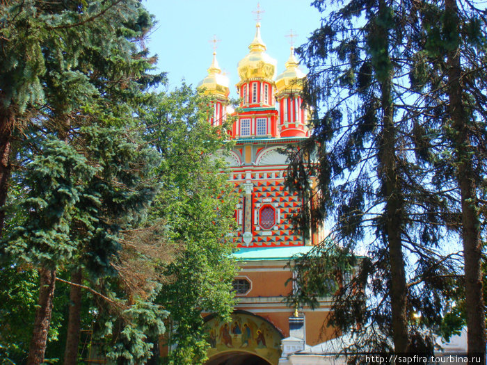 Жаркое лето и поток паломников.ч 2 Сергиев Посад, Россия