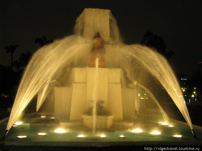Парк Фонтанов — уникальное место: мы 2 раза посмотрели галаграмное представление на фонтанах. Лима, Перу
