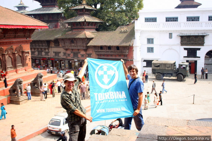 Флаг Турбины на главной площади столицы Непала Катманду, Непал